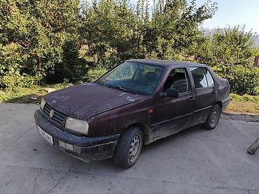 Volkswagen Vento: 1993 г., 1.6 л, Механика, Бензин, Седан