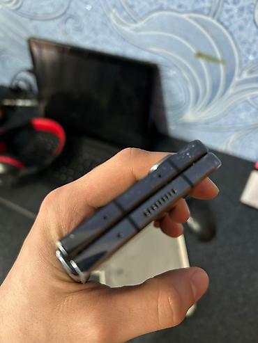 samsung 19: Samsung Z Flip, 256 GB, rəng - Qara, Qırıq — 3