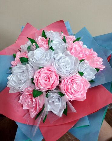 Qızılgül: Букеты из атласных роз - подарок на любой праздник. Букет из 17 роз -