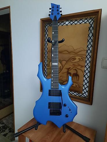 Гитары: Электрогитара НОВАЯ 🎸!!! с модерновым дизайном типа "Warlock", НН — 6