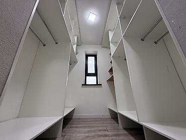 Продажа полдома: Продается двух этажный дом 🏡 Понарамные окна 🪟 250кв 📐 На первом — 22