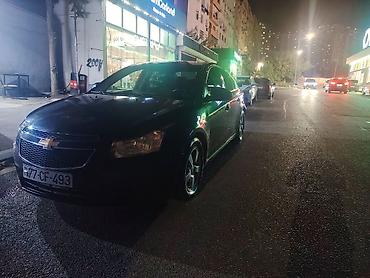 Chevrolet: Chevrolet Cruze sedan - Kuzov: 4 qapılı sedan, qara rəng - Mühərrik — 2