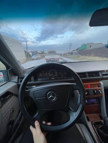 спринтер сапок грузовой: Mercedes-Benz W124: 1993 г., 2 л, Механика, Бензин, Седан