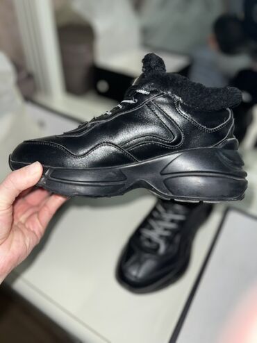 Сапоги: Высокие черные сапоги-ботфорты из эластичного материала, плотно — 10