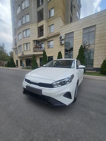 byd e6: Kia K3: 2022 г., 1.6 л, Бензин — 1