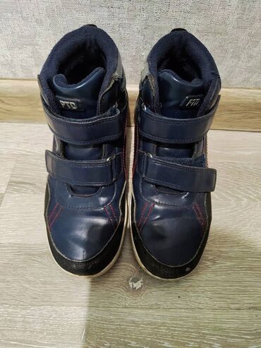 зимние ботинки мужские бишкек: Продам осенне-весенние ботинки для мальчика фирмы PlayToday. Носили 2