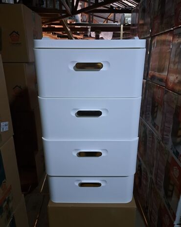 Komodlar: Yeni, Güzgüsüz — 25