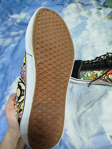 Кроссовки и спортивная обувь: Продаю мужские кросовки на 45 размер (46) маломерят в отличном — 10