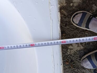 Vannalar: Akril vanna – düzbucaqlı, modern dizaynlı, mərkəzdə drenaj çıxışı və — 2