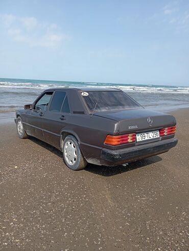 Mercedes-Benz: Mercedes-Benz 190E sedan - Model: Mercedes-Benz 190E (W201) - Kuzov — 4