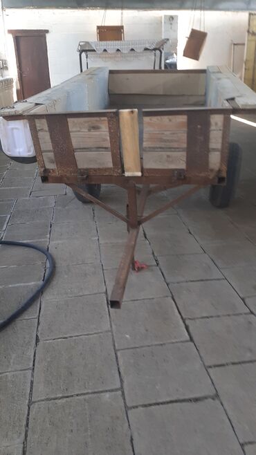 Qoşqular: Bu, əsasən metal çərçivədən və taxta yan divarlardan ibarət qoşqudur -da lalafo.az — 2 Qoşqular: Bu, əsasən metal çərçivədən və taxta yan divarlardan ibarət qoşqudur — 2