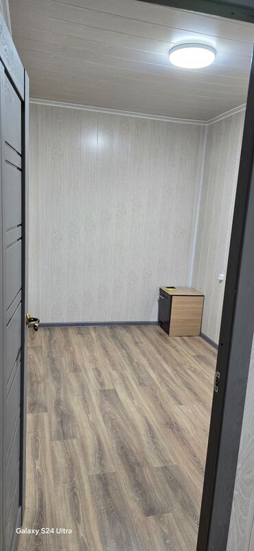 комната керек: 28 м², Без мебели