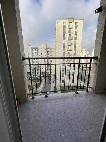 Uzunmüddətli kirayə mənzillər: Yasamal rayonu midada 9 mertebeli binanın 6-cİ mərtəbəsində yerləşən — 8