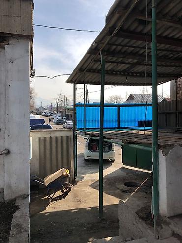 Продажа времянок: Ош базарга жакын жерден. Уй сатылат . учосток 2 сотик кызыл китеп — 11