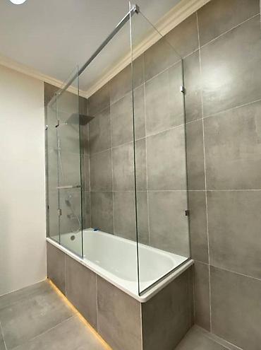 Душевые перегородки и ограждения: Душевая кабина, перегородка. душевая перегородка, закалённое стекло — 29