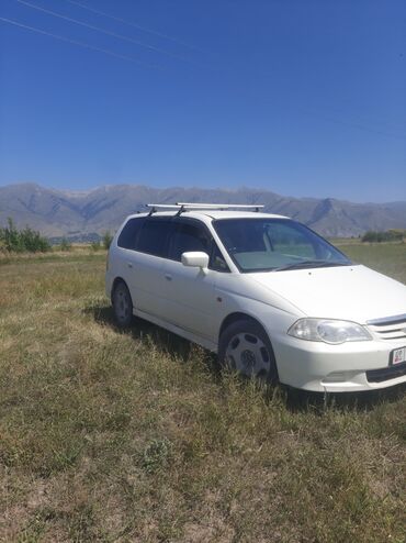 диск gx: Белый минивэн Honda Odyssey с крышными рейлингами для перевозки