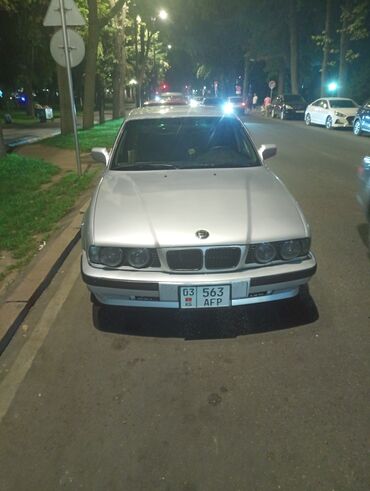 ролс ройс машина: Классический седан BMW 5-й серии (E34) серебристого цвета, известный