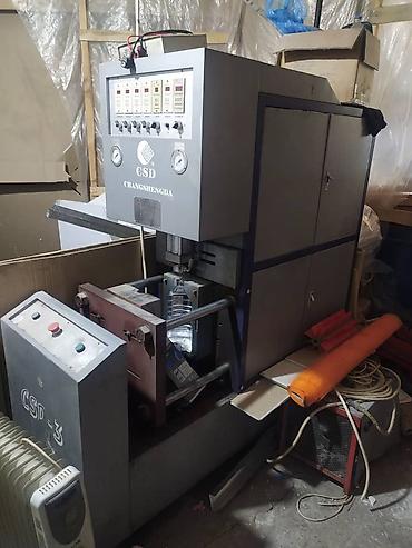 Другое оборудование для производства: Полуавтомат для выдува 5 литр ПЭТ тары. Вместе с матрицой квадратной — 10