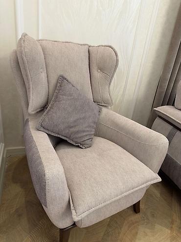 Divan və kreslo dəstləri: Klassik-stil yumşaq mebel dəsti - Tərkib: 3 yerlik geniş divan + 2 — 2