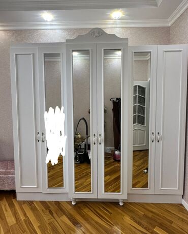 шкаф железный офисный: Paltar dolabı(şkaf) və Komod Yüksək səviyyə ağ boyadan istifadə olunub
