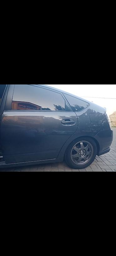 xirdalan prius servis: Surmaya verilir. Gunluk 25 manat. 300 depazit.Tamir,yag deyiwma — 3