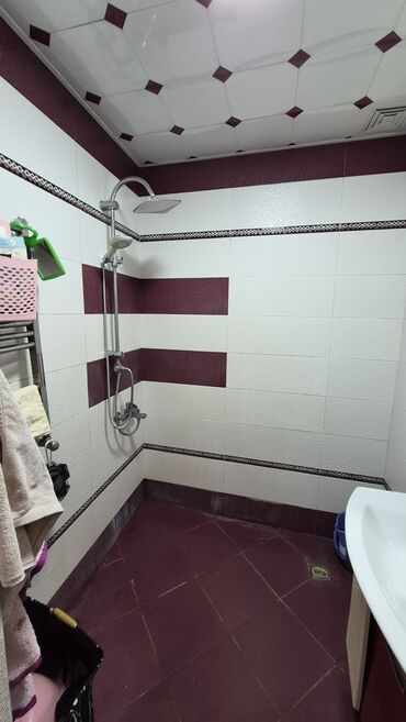 Uzunmüddətli kirayə mənzillər: 3 otaqlı, işıqlı və geniş mənzil. Xüsusiyyətlər: - Zövqlü qonaq — 11