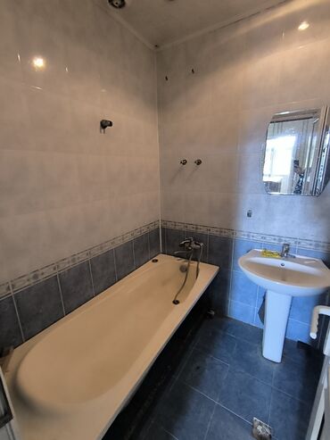 Uzunmüddətli kirayə mənzillər: Mənzil Mingəçevir şəhərində, Kür sahilində 6 mərtəbəli binanın 4 cü — 8