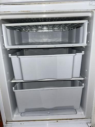 двухкамерный холодильник indesit: Срочно продаю б/у холодильник 
Состояние среднее
Надо место освободить — 3