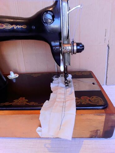 Tikiş maşınları: Əl tikiş maşını satılır.Yaxşı vəziyatdədir.Az işləmiş.Çamadanlı.Tam — 2