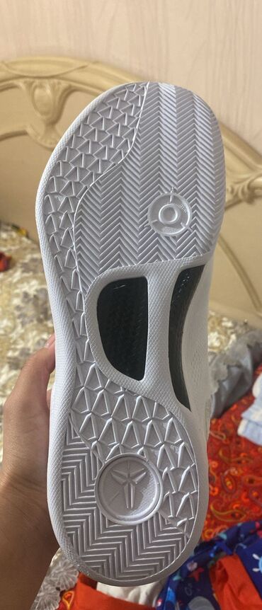 обувь 43 размер: Kobe 8 Protro Качество идеальное, ни разу не носил, новые с коробкой