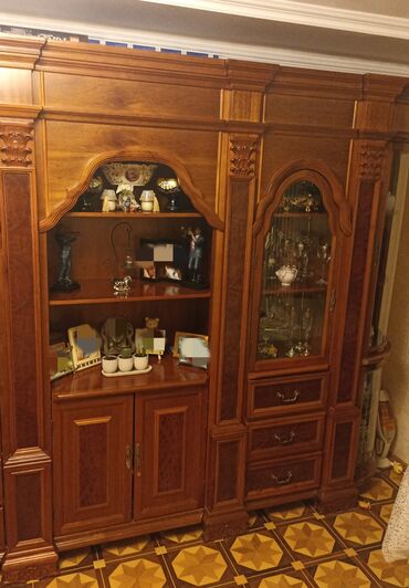 Dolablar: İşlənmiş, Açılan, Künc dolab, Servant, İtaliya — 9