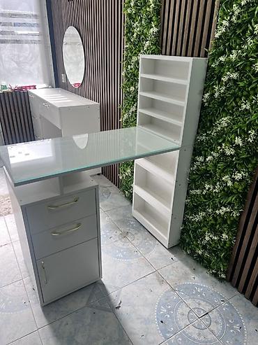 gozəllik salonu mebel: Gözəllik salonu üçün mebel dəsti Tərkib: - Şüşə üstlü iş masası — 1