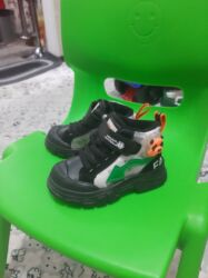 сапоги зимние женские натуральная кожа натуральный мех распродажа: Продаю зимние сапожки в идеальном состоянии. Размер 21-22. Цена 500с