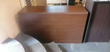 Stolovi: -Pult se izradjuje se od Univera u beloj boji debljina ploce je — 6