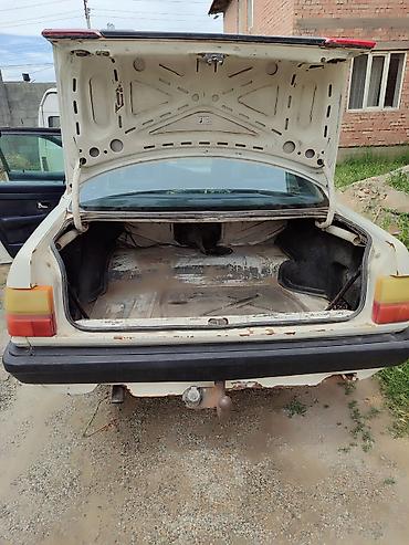 Audi: Audi 100: 1988 г., 2.3 л, Ручные, Бензин, Седан — 11