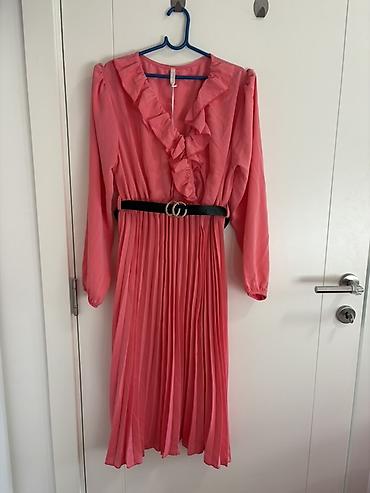 pronto moda beograd: Roze midi haljina sa volanima i plisiranom suknjom - Romantičan — 1