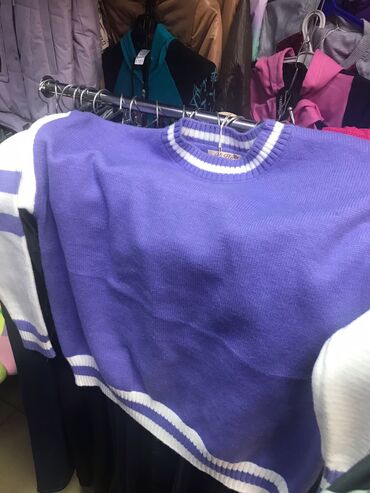 свитеры кофты: Продам кофты новые фиолетовый и черно-белый