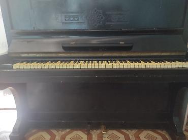 royal: Pianino – klassik dizayn, qara rəngli korpus və dekorativ oyma ön — 2