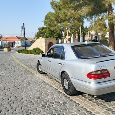 Mercedes-Benz: Mercedes-Benz E-Class: 3.2 l | 1998 il Sedan — 6