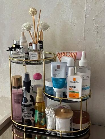 İki mərtəbəli kosmetik və aksesuar təşkilatçısı – şüşə səthli, qızılı