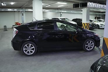 range rover 2013: Toyota Prius: 2013 г., 1.8 л, Гибрид, Лифтбек — 4