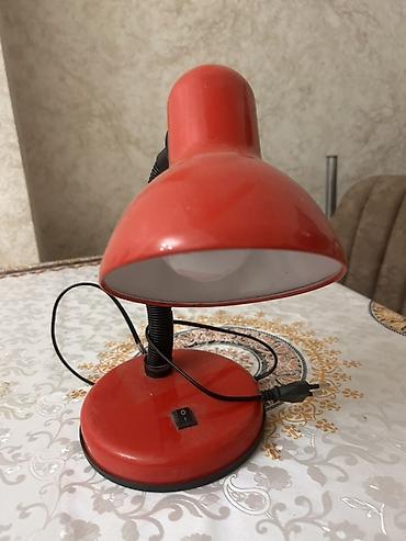 divar lampalari: Qırmızı masa/lampa – elektriklə işləyən, qoşmalı model - Rəng — 1
