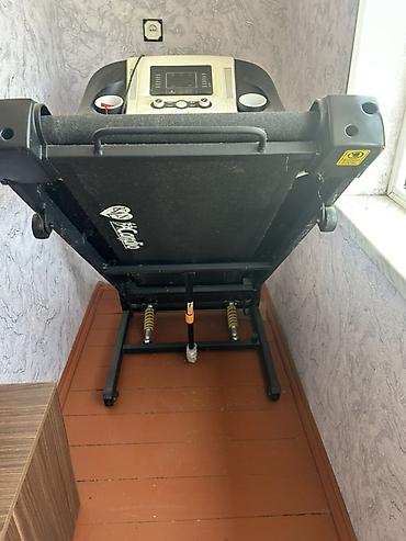 camadan tekerli: KN Cardio qaçış trenajoru - Marka/model: KN Cardio (şəkillərdə loqo — 4