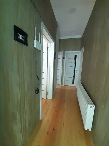 qaraçuxurda satılan həyət evləri: 3 комнаты, 56 м²