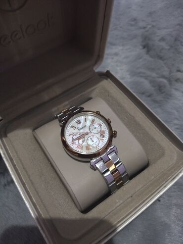 Watches: Sat marke Freelook, srebrno zlatna kombinacija, nosen par puta, kao