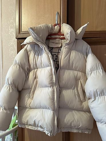 Пуховик, Короткая модель, С капюшоном, M at lalafo.kg Пуховик, Короткая модель, С капюшоном, M