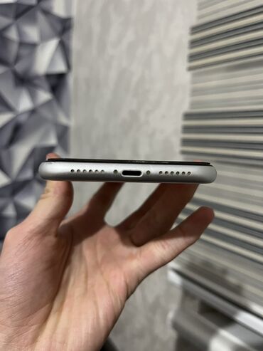 Apple iPhone: IPhone Xr, Б/у, 64 ГБ, White Titanium, Чехол, 75 % — 5