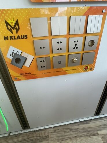 razetqa: M Klaus brendindən müxtəlif elektrik açarları və rozetkaların nümayiş
