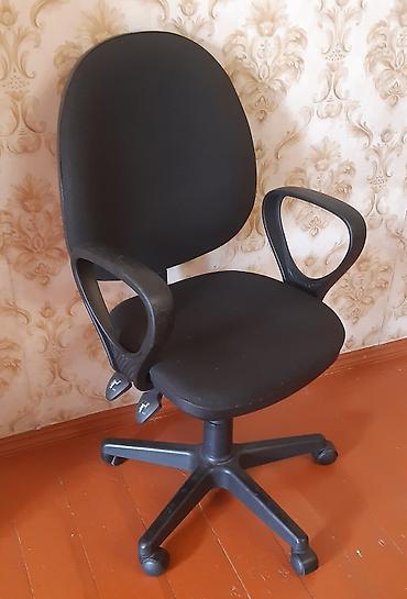 ev mebel: Ofis kreslosu – qara rəng - Korpus: plastik baza və 5 təkərli ulduz — 4