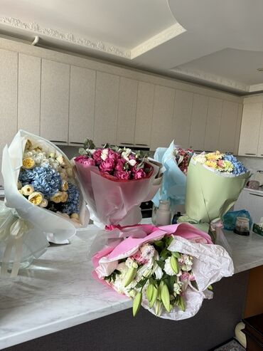 букет сирени: Букеты свежих цветов различных оттенков и видов. В состав букетов